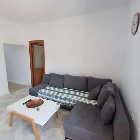 Yucca Apartment *