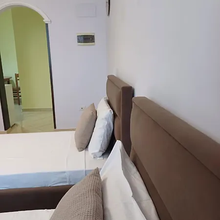 Yucca Apartment *
