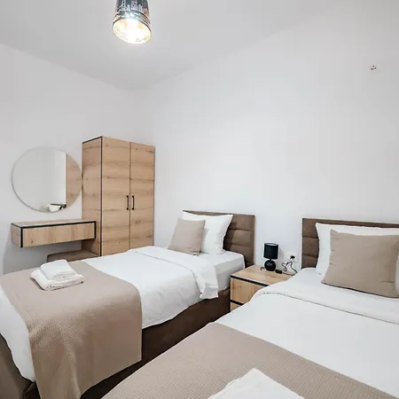 Yucca Apartment *