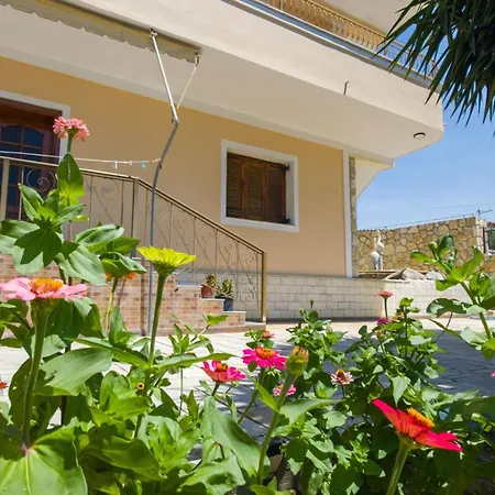 Yucca Apartment